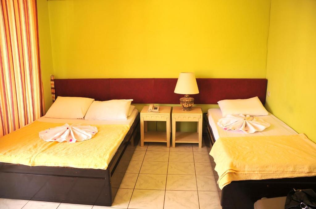 Sun Kiss Hotel Side Habitación foto