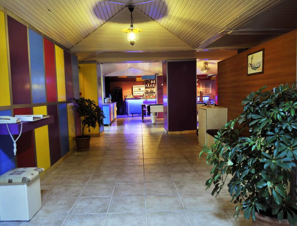 Sun Kiss Hotel Side Exterior foto
