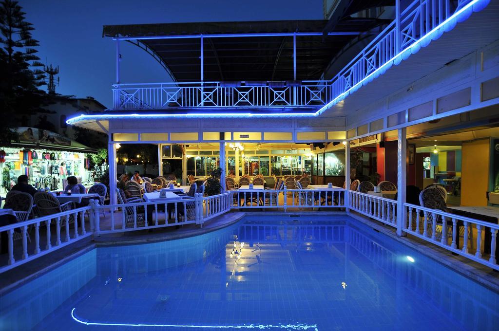 Sun Kiss Hotel Side Exterior foto