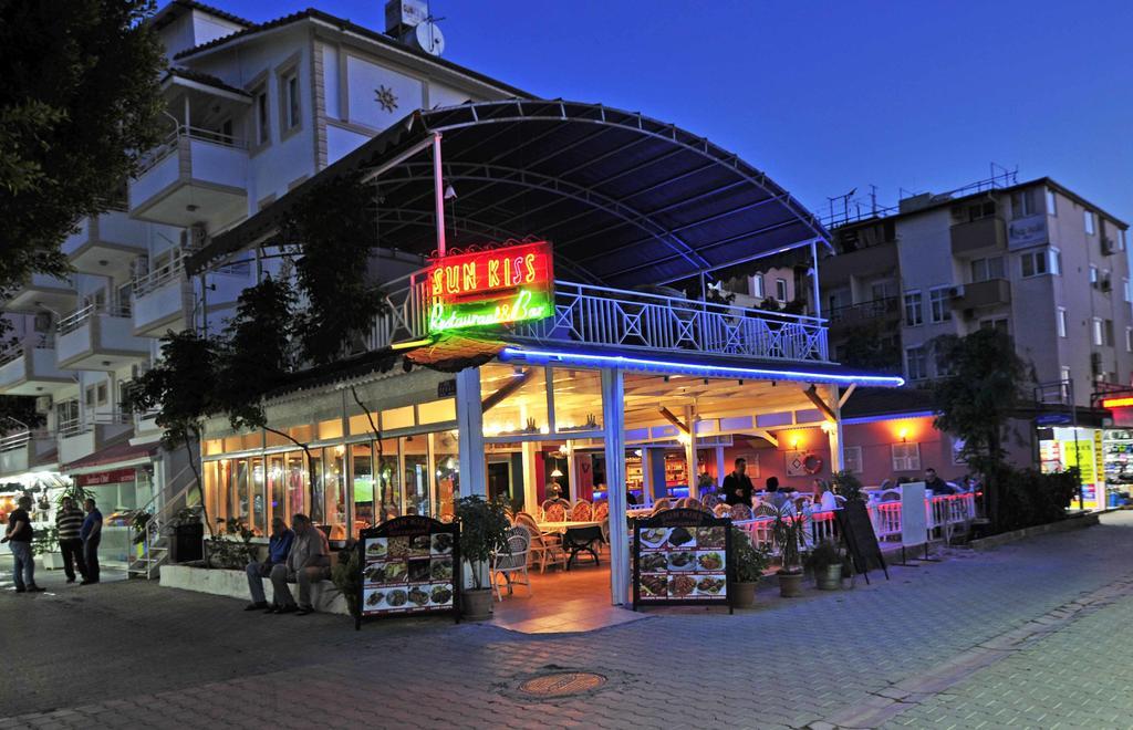 Sun Kiss Hotel Side Exterior foto